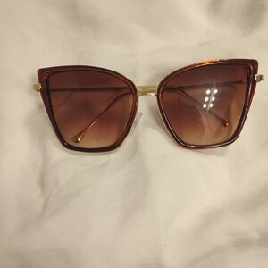 Chic Brown Cat-Eye Sunglasses